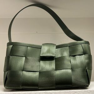Harvey’s Seatbelt Bags Small Purse in olive green